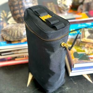 Super Rare vintage bow black taffeta Ferragamo crossbody in excellent condition!